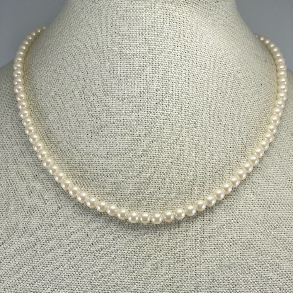 Vintage Avon Off White Glass Pearl Beaded Gold Tone Spring Clasp Necklace Bridal - Picture 3 of 8